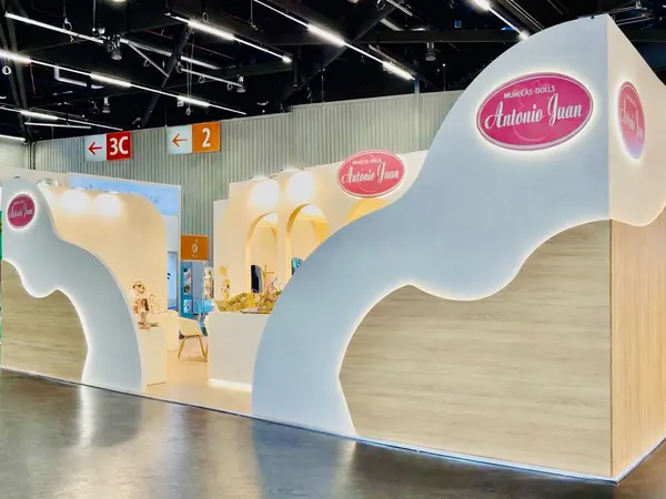 Muñecas Antonio Juan stand at Spielwarenmesse
