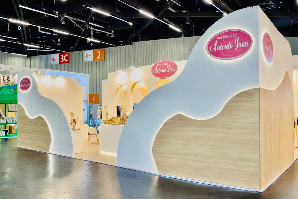 Muñecas Antonio Juan Stand